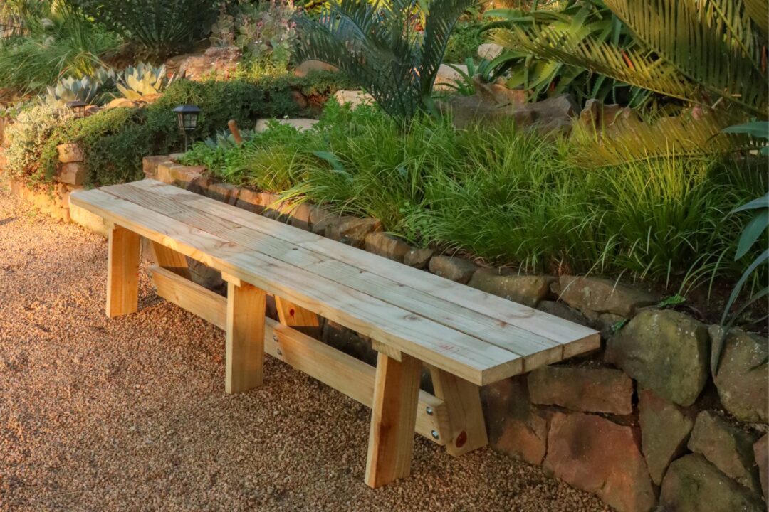 Timmer ’n sterk, stewige tuinbank | Die Tuiner : The Gardener